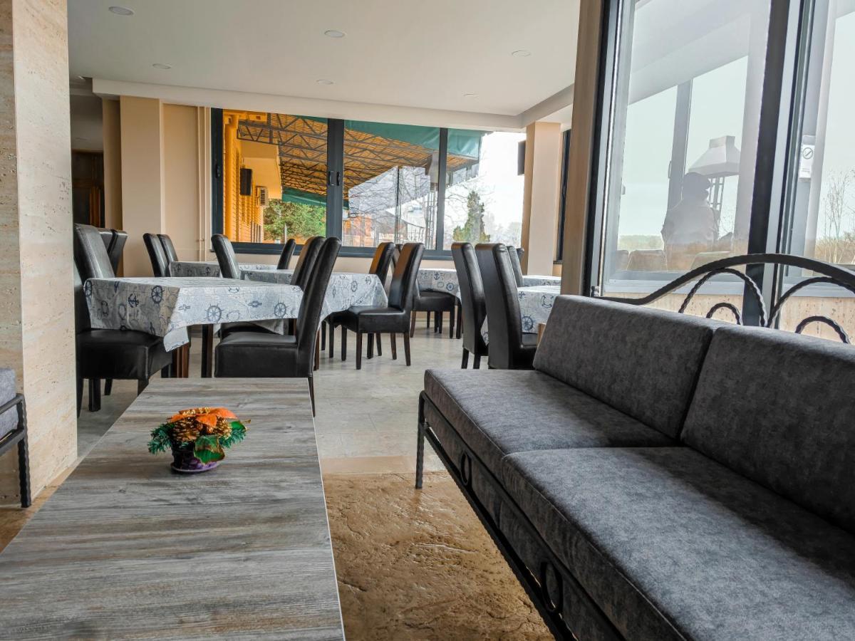 Hotel Marina Oasa Grocka エクステリア 写真