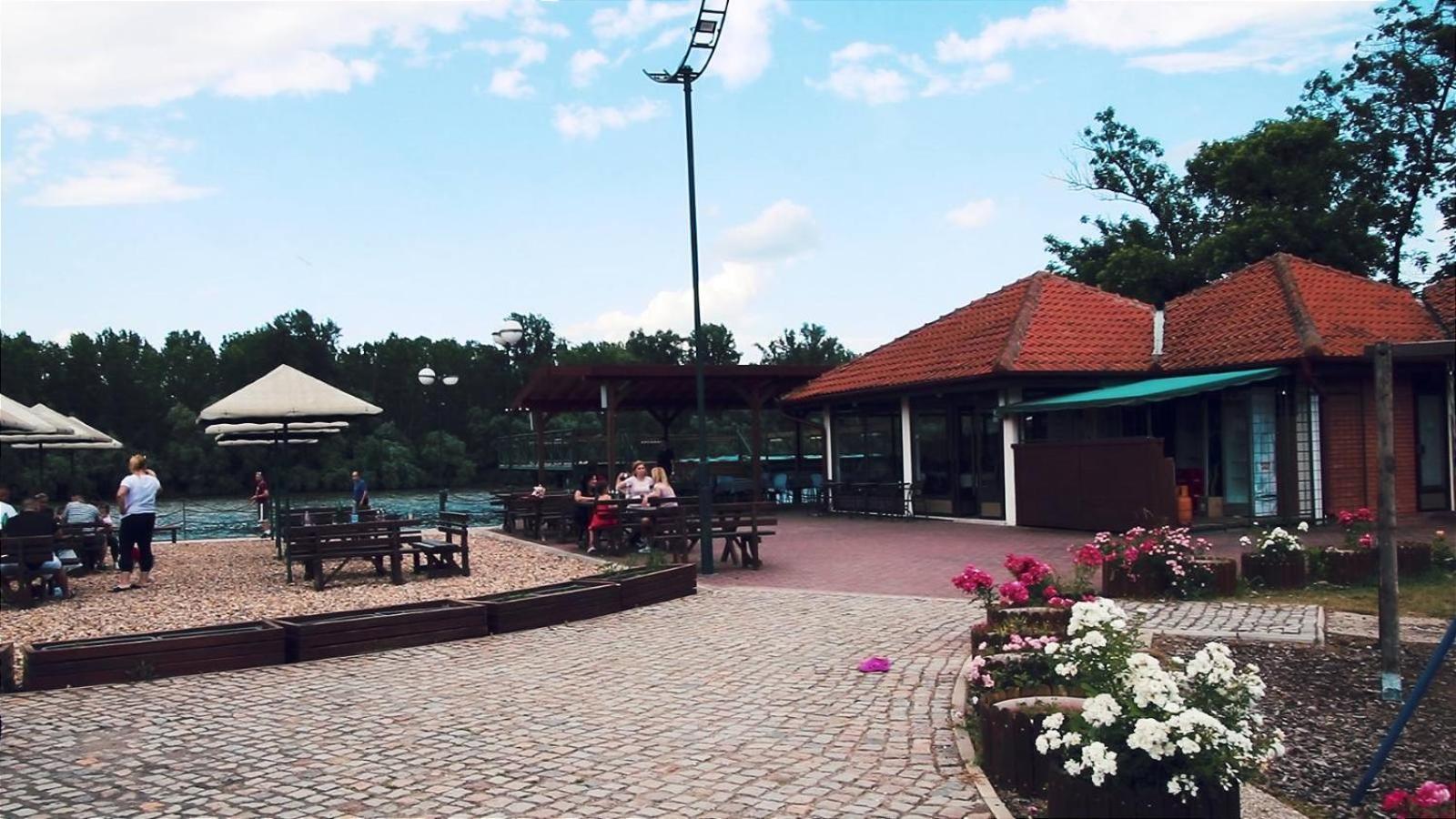 Hotel Marina Oasa Grocka エクステリア 写真